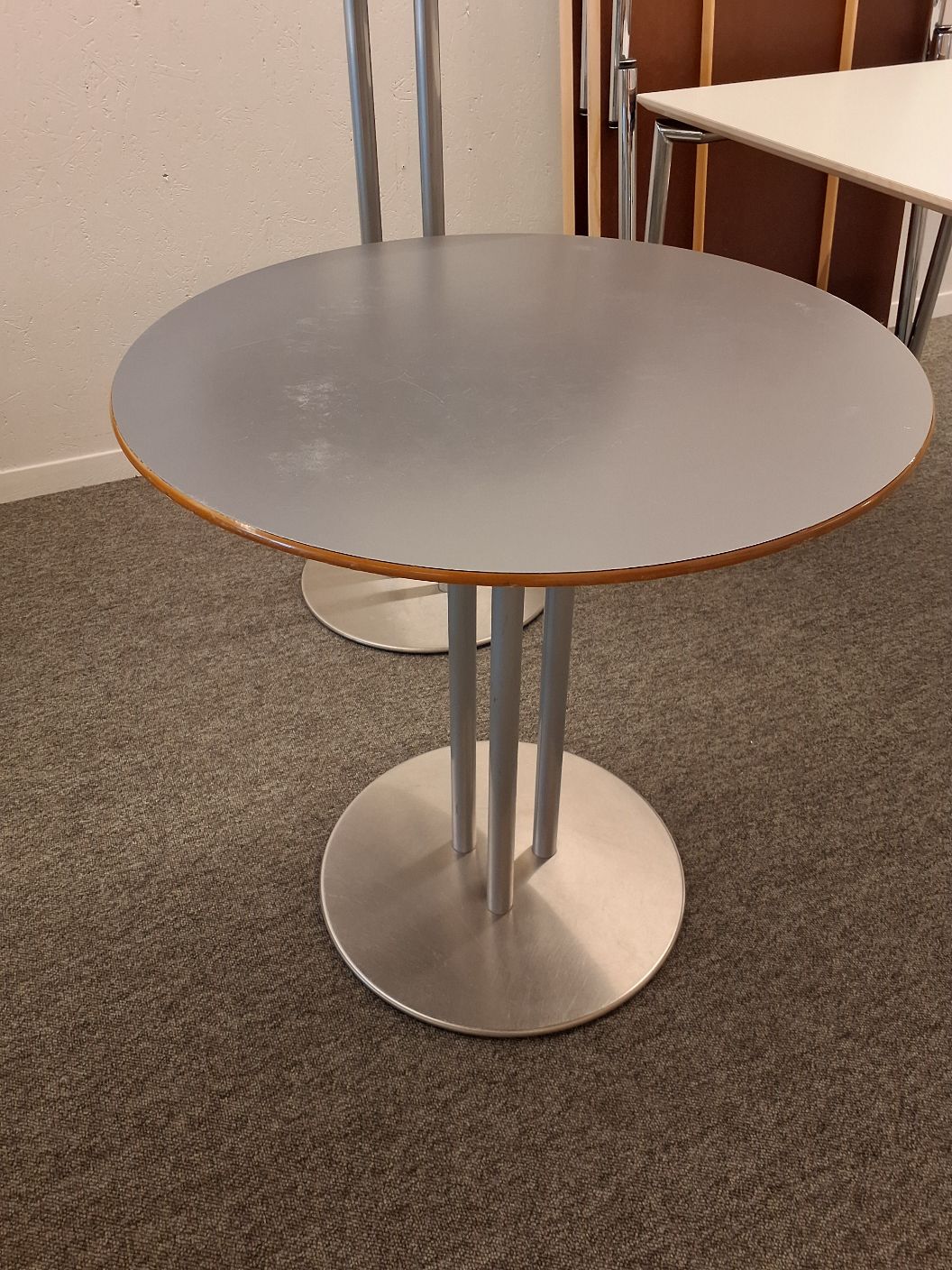 Cafébord med mørkgrå overflade - 7082